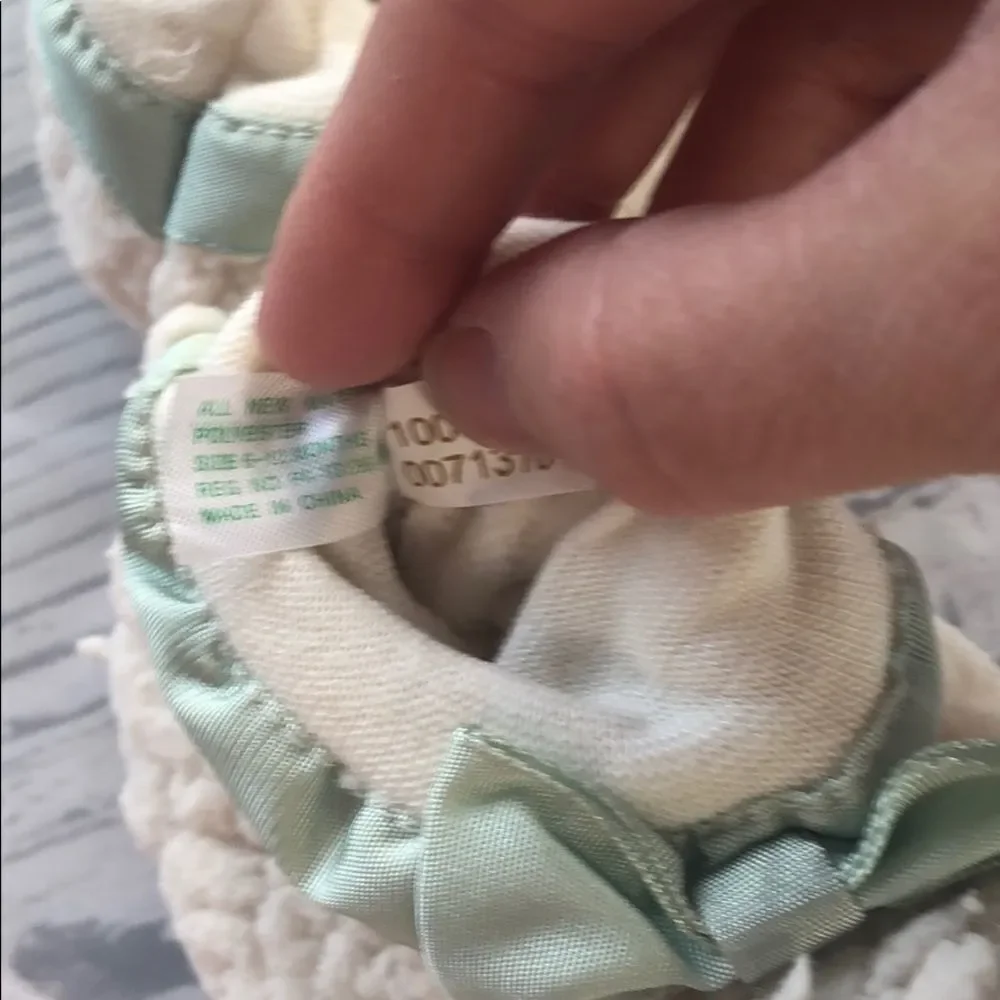 New warm and cozy lamb slippers 6-12 m